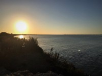 夕陽を見ながら海岸線を走ります。きれいだなー