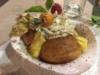 デザートはサバラン。どれも美味しかった。