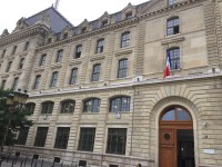 Prefecture de Police パリ警察。 Certe Sejour滞在許可証、ここで発行してもらったのを思い出します。