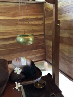 シロダーラ：知らぬ間に眠りの世界へ…