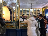 大賑わいのパステル・デ・ベレン