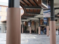 バス駅、3つのうちの1つ