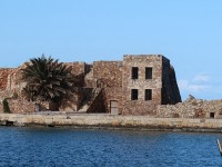 突堤上の建物
