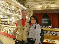 昔の劇場をそのまま活用した「世界で二番目に美しい本屋」