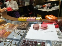 パリお土産「ピエールエルメパリ」