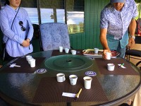 コーヒー試飲会。ほかの生産者のに比べ、ハッピーツリー園のコーヒーは文句なしに最高の味でした。実は全員正解出来たんですよ！