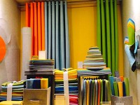 新市庁舎にあるフェルト屋さんのウインドウ（ダルマイヤーの斜め前）。ステキでした。こんなお店があるなんて！