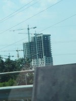 建築途中で放棄された建物。人気はまったくない