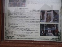 看板。下半分の言語は英語