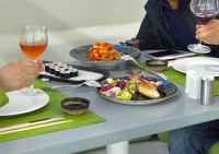 ダウンを着こんでディナー。いかのグリル、 エビのスパゲッティ、ツナとアボカドののり巻き、 とてもおいしくてワインがすすみました