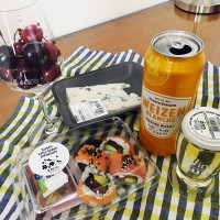 ホテルの部屋で夕食