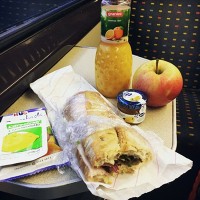 車内で朝食