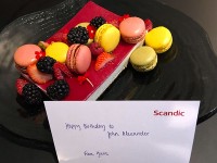 誕生日ケーキ