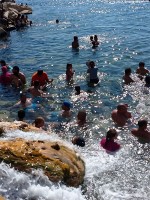 地元の人と一緒にはしゃいだ温泉