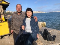 チャイルドに会いに行く日の朝、地中海のほとりを散歩していて出会った男性と