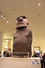 イースター島の巨石像（モアイ）ホア・ハカナナイア像