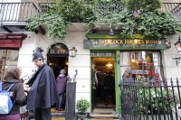 シャーロック・ホームズ博物館　盛況です