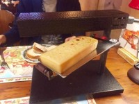 本場のラクレットチーズ