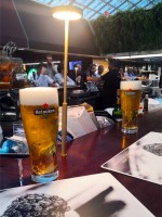 CDGで乗り継ぎを待つ間にビール