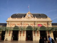 朝のニース駅