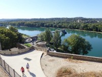ロシェ・デ・ドム公園から橋の全景