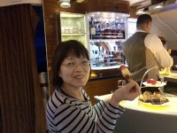 機内のバーでまた一杯