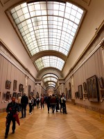 ルーブル美術館　館内はとても広く迷路のよう