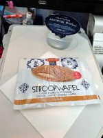 おやつ(オランダ名物のストローペンワッフル)