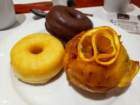 ドーナツと焼きリンゴ