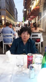 ホテル近くのレストラン：テラス席で夕食