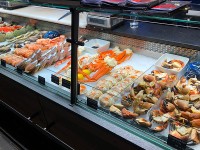 魚市場にて