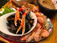 新鮮なエビやカニなどを思う存分満喫