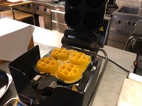 ホテルの朝食のワッフル
