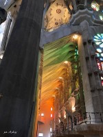午後になると西側はこのように赤の色に染まる
