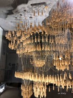 これはこの塔を建てる時に強度をみる目的で 作られた逆さの模型。 まっすぐに降りる=そこに柱を建てると安定する。というような考え方だそうです。