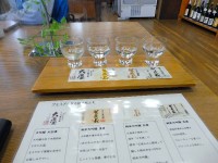 各々の酒の説明を渡してくれる