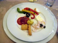 ホテルの夕食はビュッフェで美味しくいただけます。ポテトもLEGO。