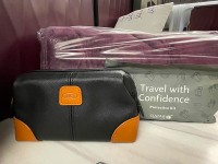 コロナ対策の消毒液(ジェル)、マスク、手袋などが Protective Kitの中に入っていました