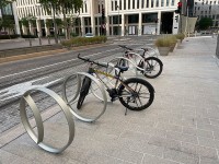 道端のお洒落な駐輪スペース
