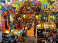 カラフルな小物を扱う雑貨店