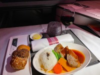 メイン:牛肉のすき焼き風、ワサビ照り焼きソース
