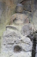 三尊の左側の一体