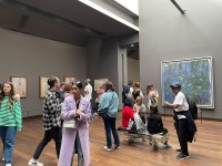 室内観光地の様子(オルセー美術館)