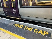癖になりそうなほど聞いたフレーズ”Mind The Gap”