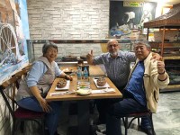 夕食は自由に地元料理で（コンヤ）