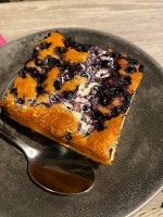 デザートは手作りのベリーケーキ