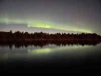 イナリ湖の水面に映るダブルオーロラ　ツアーにて