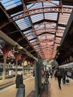 コペンハーゲン中央駅：ホームと駅舎が木造の架構です。