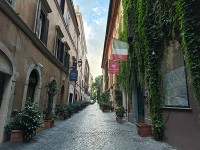 「ローマの休日」の主人公が住むアパートがあるマルグッタ通り