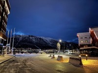 ちょうどこの写真の山の上にある展望台にも行きたかったなと思いつつ。首都オスロへ向かいます。